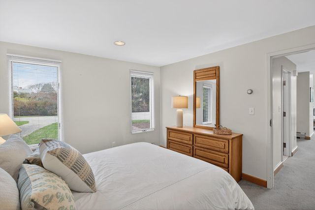 15 Hedge Lane, Falmouth, MA 02540