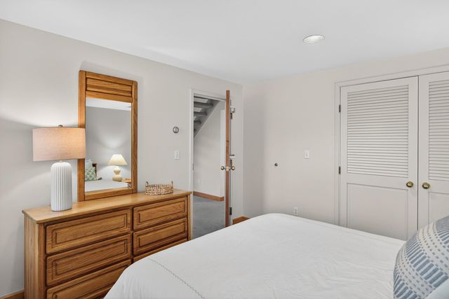 15 Hedge Lane, Falmouth, MA 02540