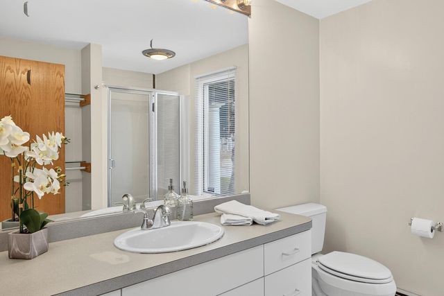 15 Hedge Lane, Falmouth, MA 02540