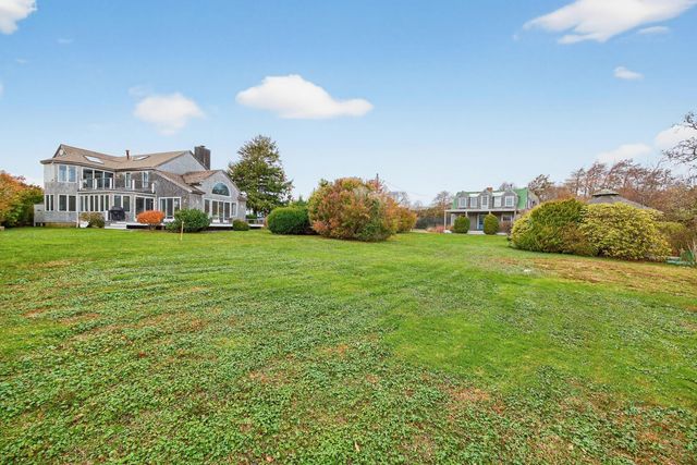 15 Hedge Lane, Falmouth, MA 02540