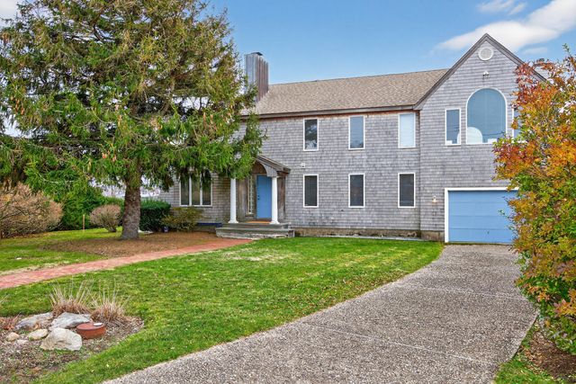 15 Hedge Lane, Falmouth, MA 02540