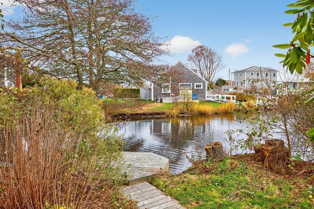 15 Hedge Lane, Falmouth, MA 02540