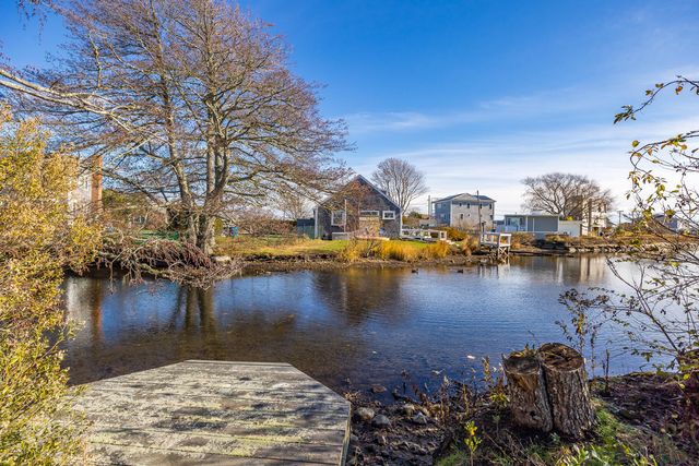 15 Hedge Lane, Falmouth, MA 02540