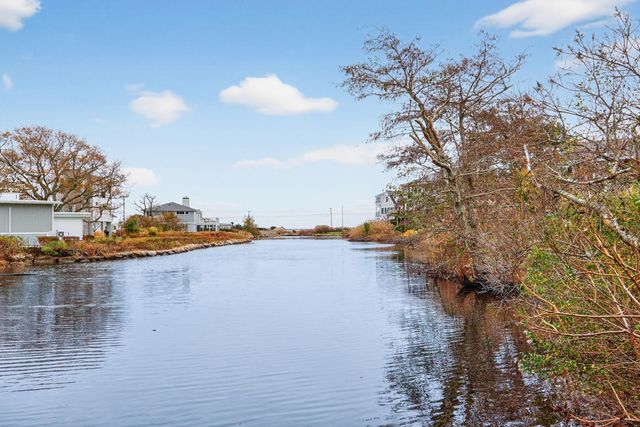 15 Hedge Lane, Falmouth, MA 02540