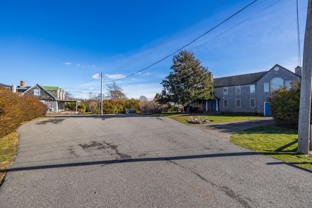 15 Hedge Lane, Falmouth, MA 02540
