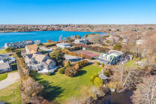 15 Hedge Lane, Falmouth, MA 02540