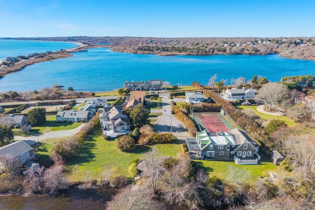 15 Hedge Lane, Falmouth, MA 02540