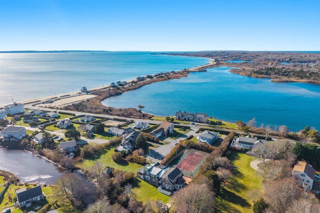 15 Hedge Lane, Falmouth, MA 02540