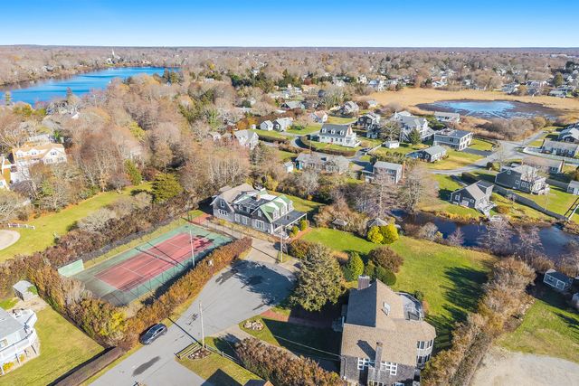15 Hedge Lane, Falmouth, MA 02540