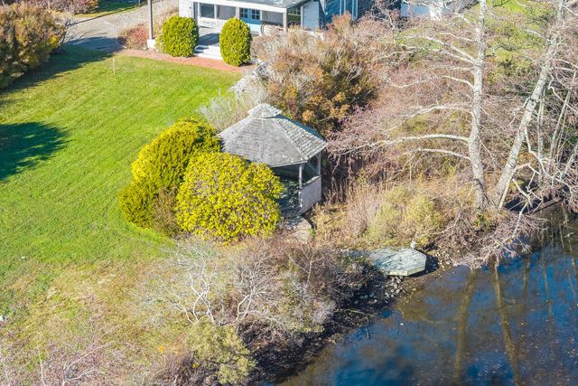 15 Hedge Lane, Falmouth, MA 02540