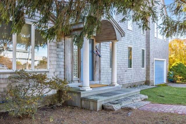 15 Hedge Lane, Falmouth, MA 02540