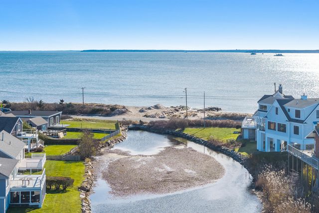 15 Hedge Lane, Falmouth, MA 02540