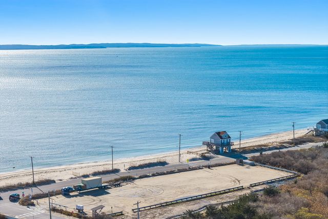 15 Hedge Lane, Falmouth, MA 02540