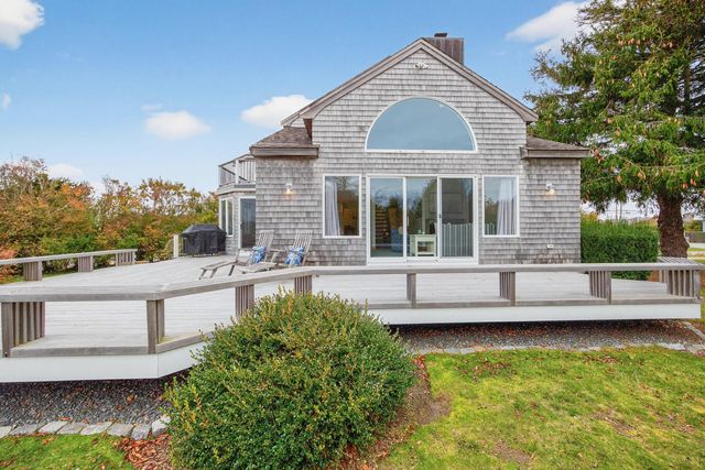 15 Hedge Lane, Falmouth, MA 02540