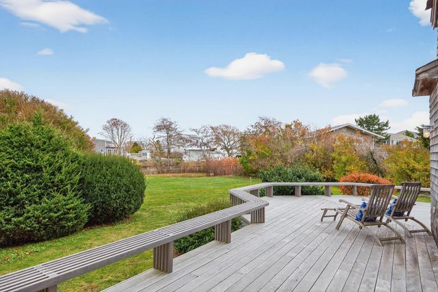 15 Hedge Lane, Falmouth, MA 02540