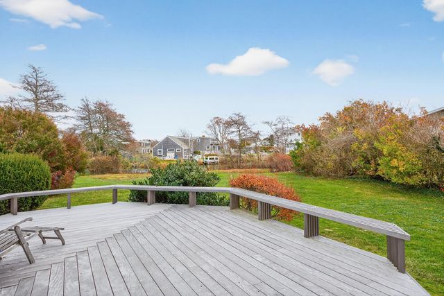 15 Hedge Lane, Falmouth, MA 02540
