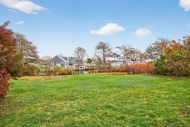 15 Hedge Lane, Falmouth, MA 02540