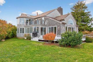 15 Hedge Lane, Falmouth, MA 02540