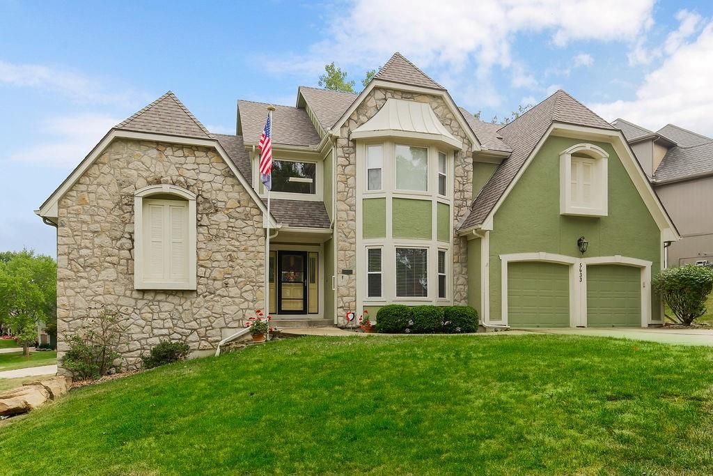 5633 Oakview Street, Shawnee, KS 66216