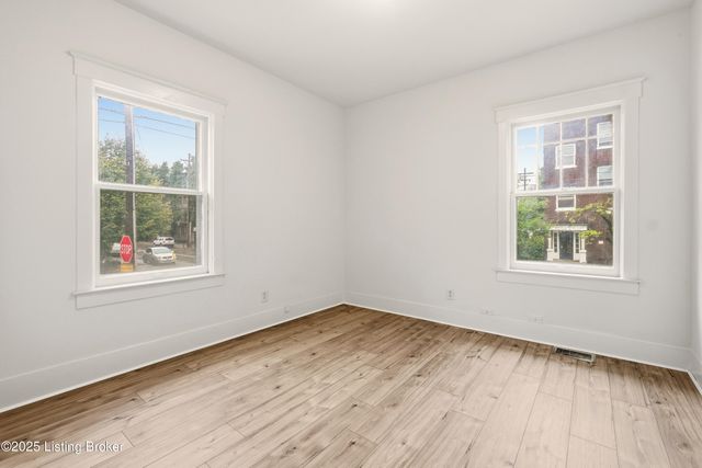 2 Eutropia Ct, Louisville, KY 40208