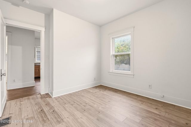 2 Eutropia Ct, Louisville, KY 40208