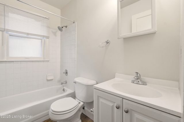 2 Eutropia Ct, Louisville, KY 40208