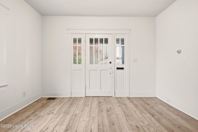 2 Eutropia Ct, Louisville, KY 40208