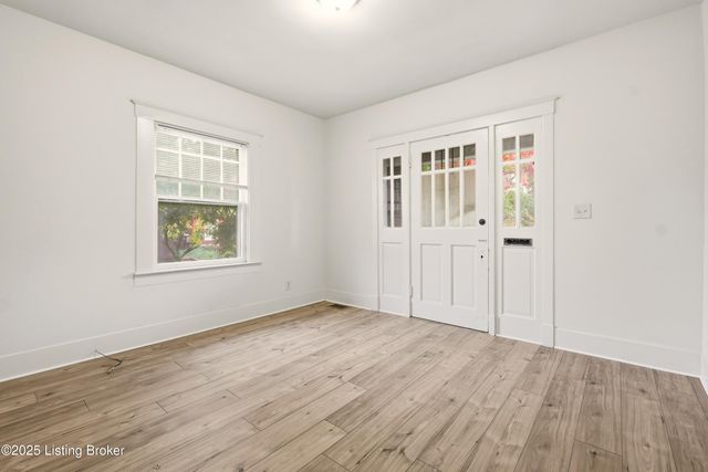 2 Eutropia Ct, Louisville, KY 40208