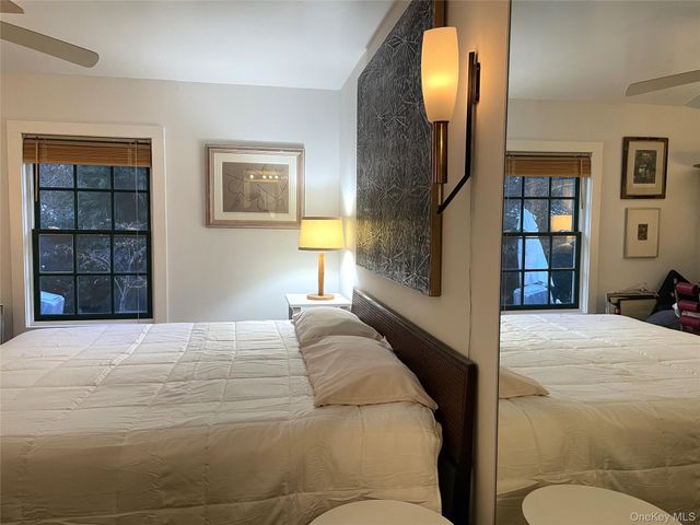 21 N Sea Road, Southampton, NY 11968