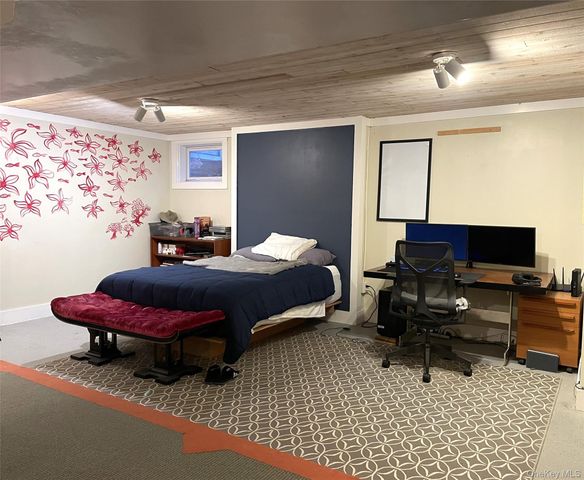 21 N Sea Road, Southampton, NY 11968