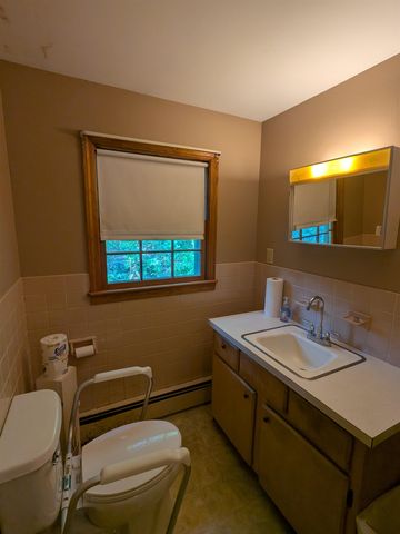 206 S Merrimack Road, Hollis, NH 03049