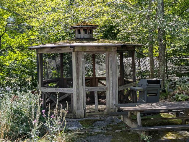 206 S Merrimack Road, Hollis, NH 03049