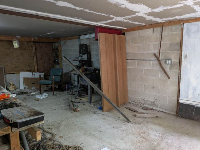 206 S Merrimack Road, Hollis, NH 03049