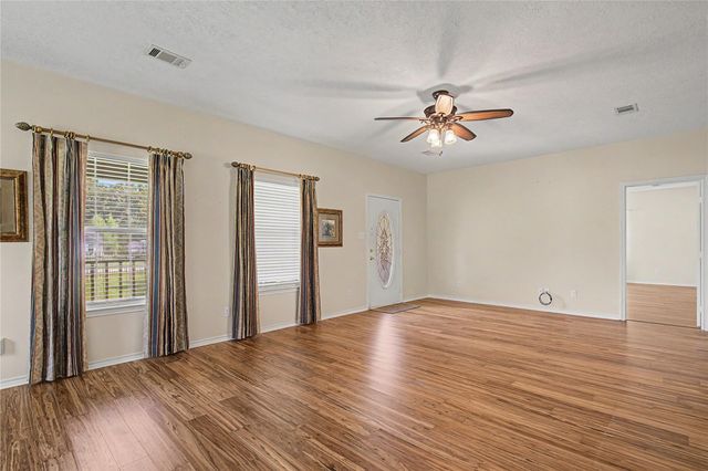 26190 Walnut Burl, Cleveland, TX 77328