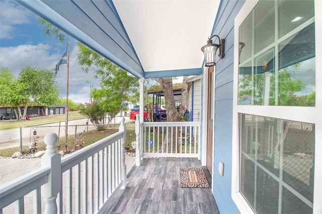 2548 Avenue F, Ingleside, TX 78362