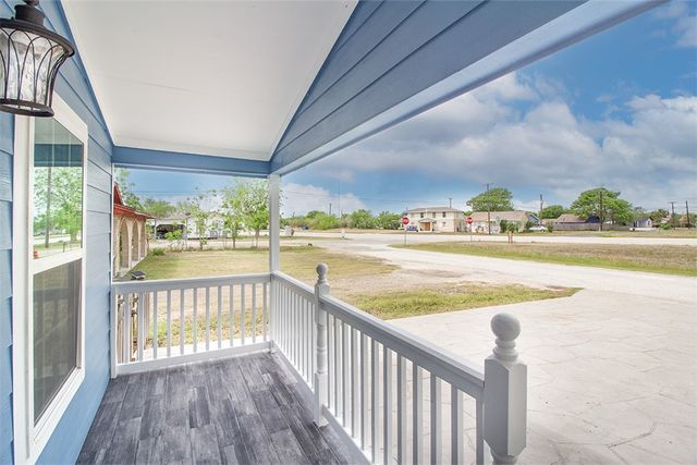 2548 Avenue F, Ingleside, TX 78362