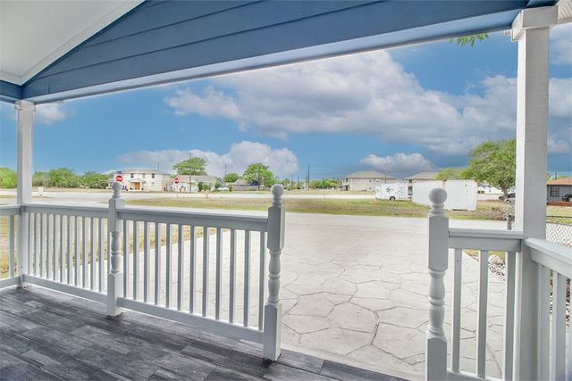 2548 Avenue F, Ingleside, TX 78362