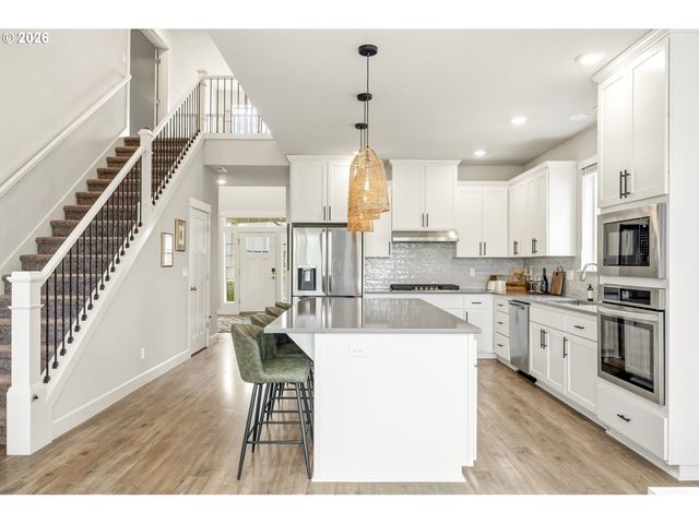 1705 Nw EDGAR St, Mc Minnville, OR 97128