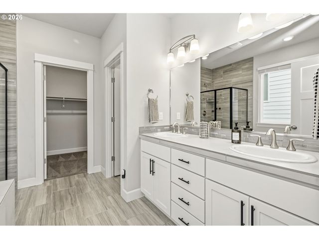 1705 Nw EDGAR St, Mc Minnville, OR 97128