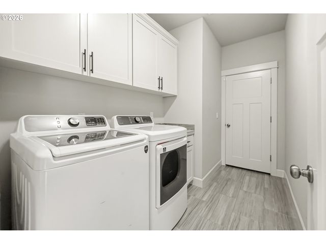 1705 Nw EDGAR St, Mc Minnville, OR 97128