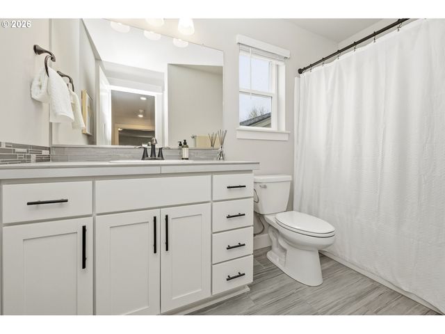 1705 Nw EDGAR St, Mc Minnville, OR 97128