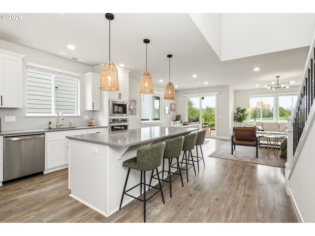 1705 Nw EDGAR St, Mc Minnville, OR 97128