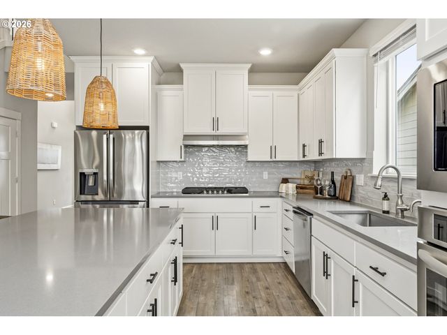 1705 Nw EDGAR St, Mc Minnville, OR 97128