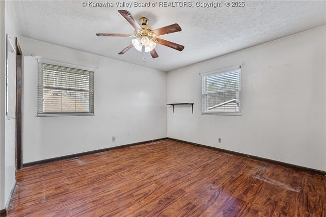 827 Dairy Road, Poca, WV 25159