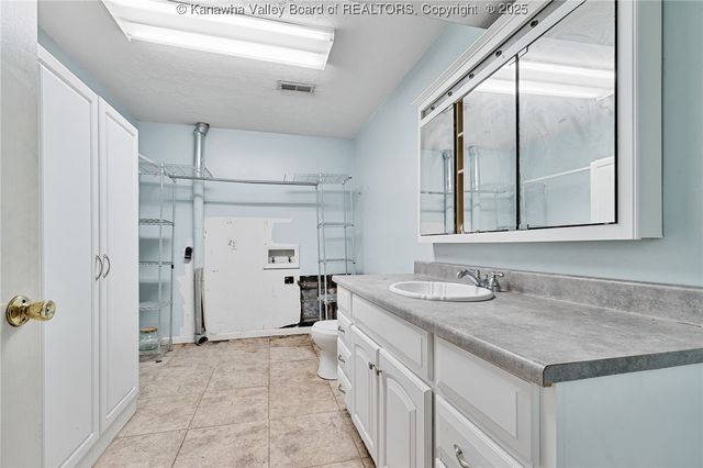 827 Dairy Road, Poca, WV 25159