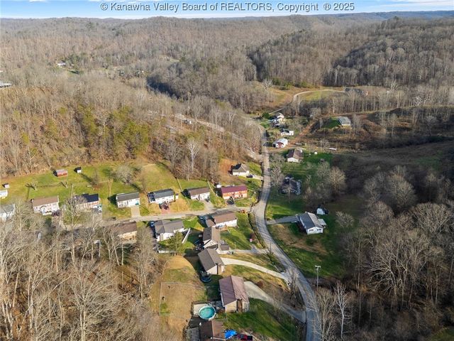 827 Dairy Road, Poca, WV 25159