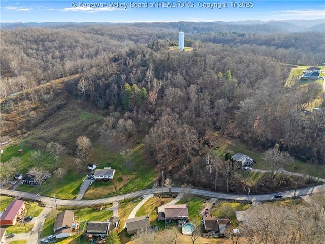 827 Dairy Road, Poca, WV 25159