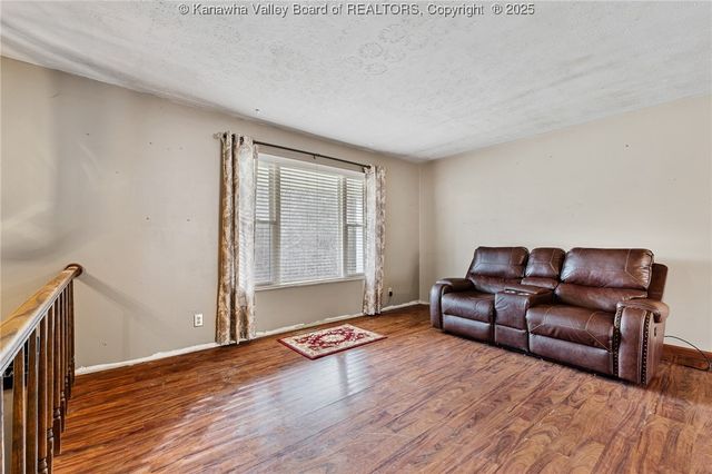 827 Dairy Road, Poca, WV 25159