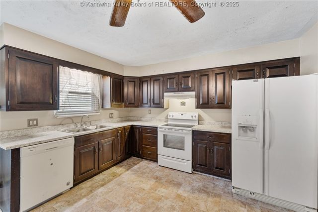 827 Dairy Road, Poca, WV 25159