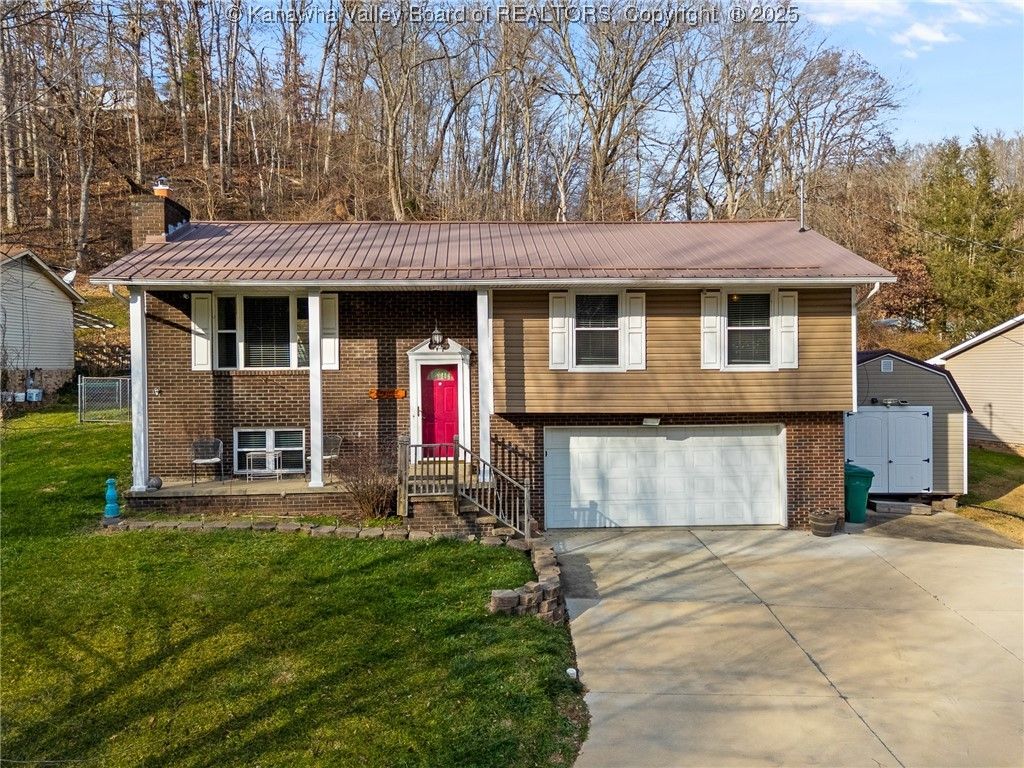 827 Dairy Road, Poca, WV 25159